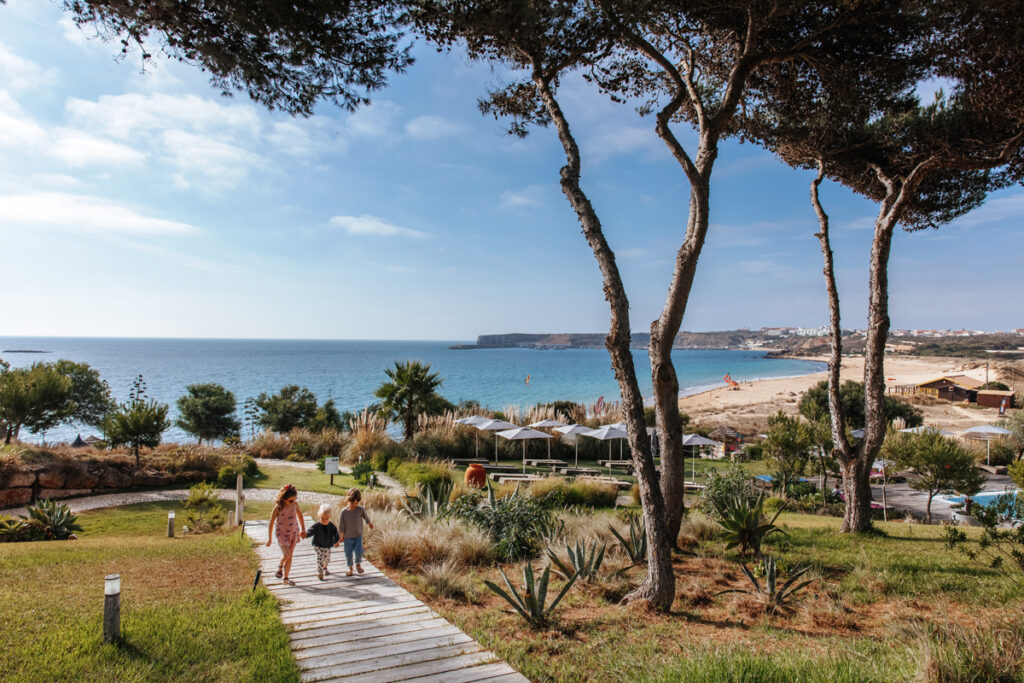 Gardens and sea view ()